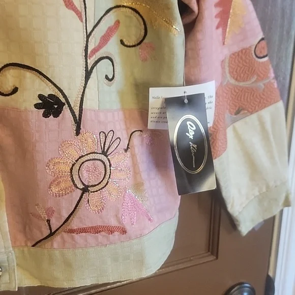 Alex Kim-Pink,bge,green jkt. with embroidered flowers and patchwork. Size M. NWT - Picture 6 of 12